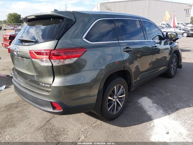 2017 TOYOTA HIGHLANDER XLE 4