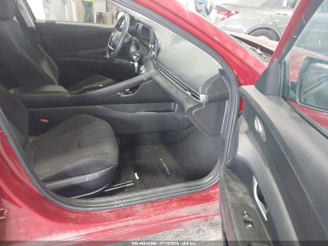 2025 HYUNDAI ELANTRA SE 5
