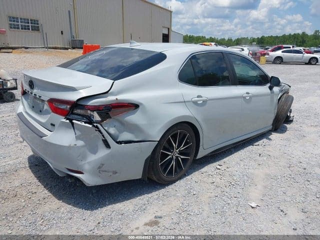 2022 TOYOTA CAMRY SE 4