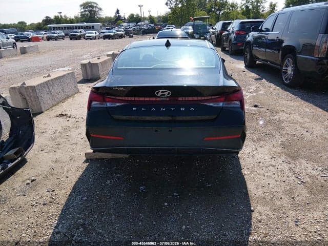 2024 HYUNDAI ELANTRA SE 17