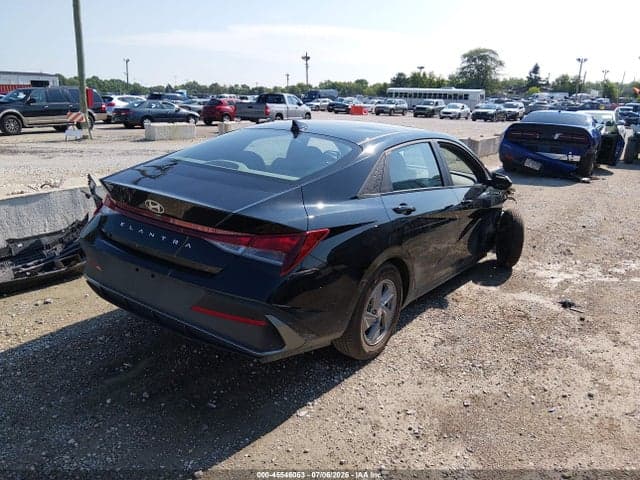 2024 HYUNDAI ELANTRA SE 4