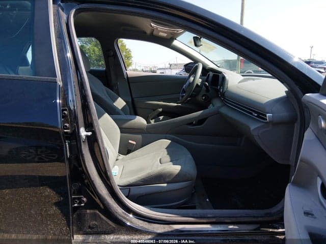 2024 HYUNDAI ELANTRA SE 5