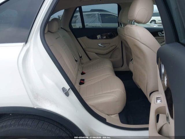 2019 MERCEDES-BENZ GLC 300 4MATIC 8