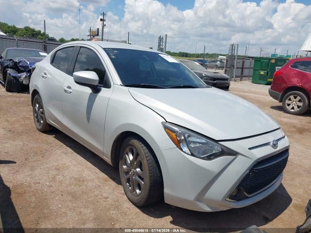 2020 TOYOTA YARIS LE 1
