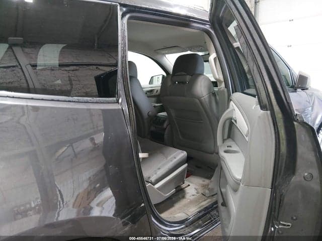 2016 CHEVROLET TRAVERSE LS 8