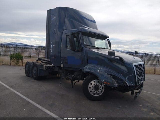2022 VOLVO VNL