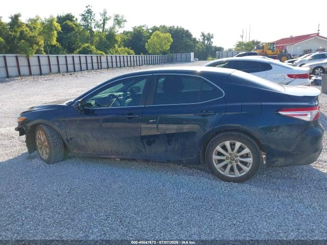 2018 TOYOTA CAMRY LE 14