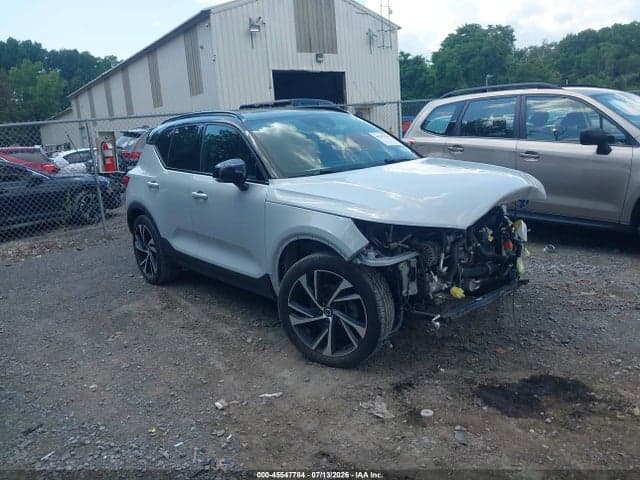 2021 VOLVO XC40 T5 R-DESIGN
