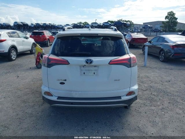 2018 TOYOTA RAV4 XLE 17