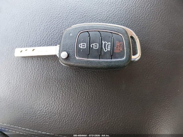 2017 HYUNDAI SANTA FE SE 11