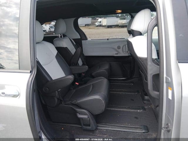 2025 TOYOTA SIENNA XSE 8