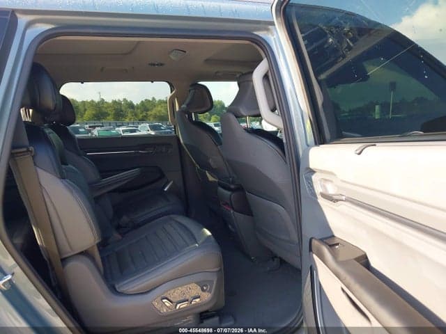 2024 KIA EV9 LAND 8