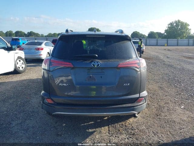 2017 TOYOTA RAV4 XLE 16