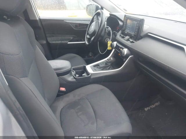 2020 TOYOTA RAV4 LE 5