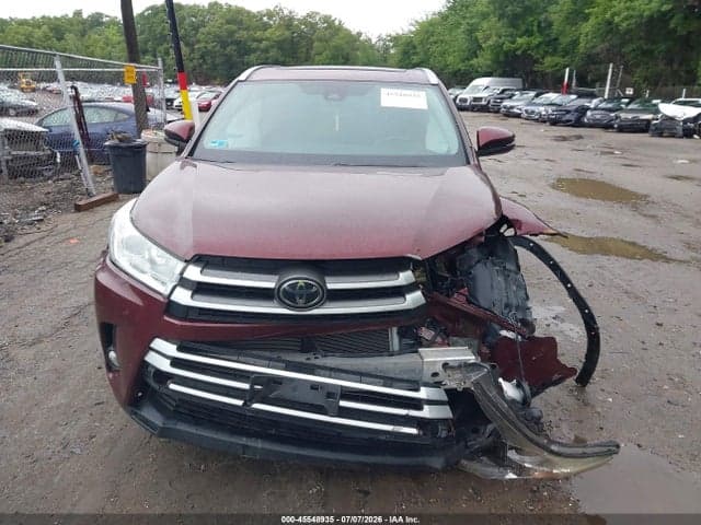 2018 TOYOTA HIGHLANDER XLE 12