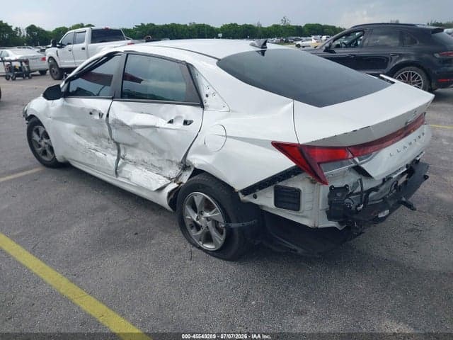 2023 HYUNDAI ELANTRA SE 3