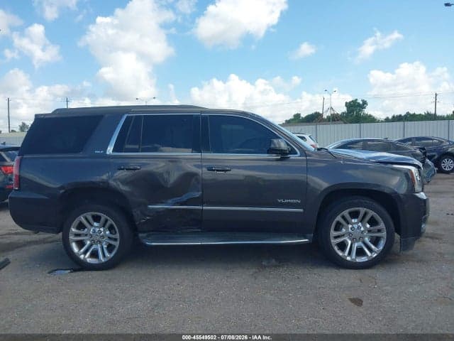 2017 GMC YUKON SLT 13