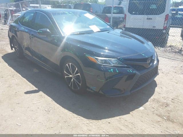 2019 TOYOTA CAMRY SE 1