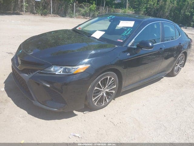 2019 TOYOTA CAMRY SE 2