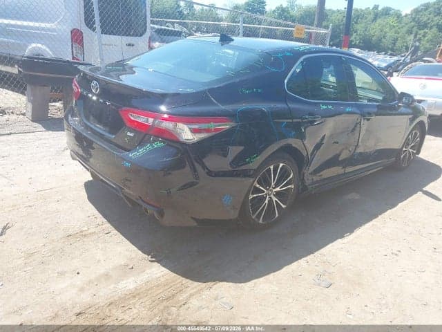 2019 TOYOTA CAMRY SE 4