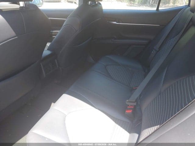 2019 TOYOTA CAMRY SE 8