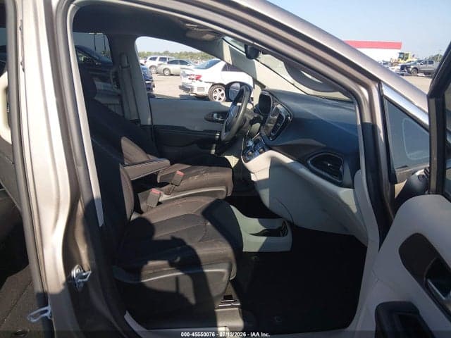 2017 CHRYSLER PACIFICA TOURING 5