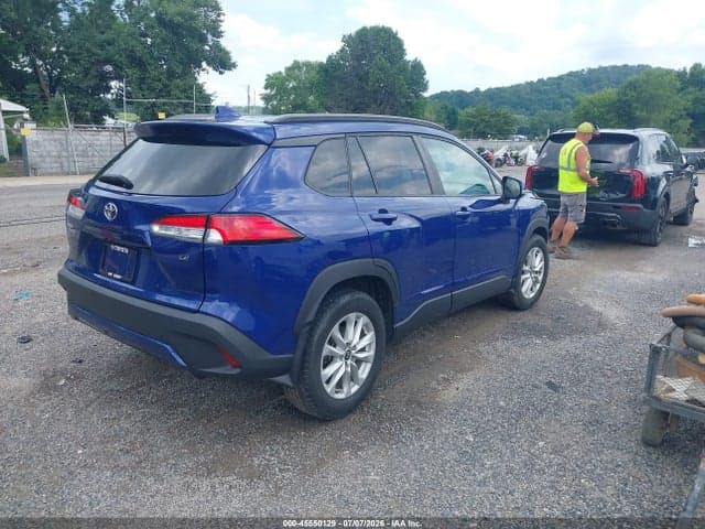 2022 TOYOTA COROLLA CROSS LE 4