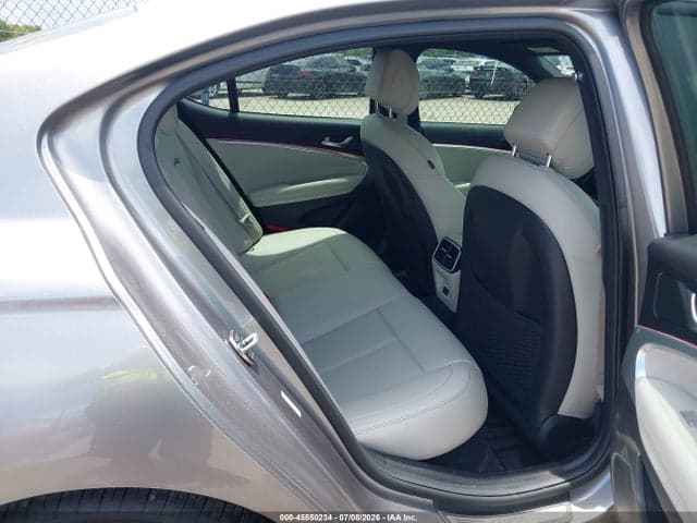 2025 GENESIS G70 2.5T RWD 8