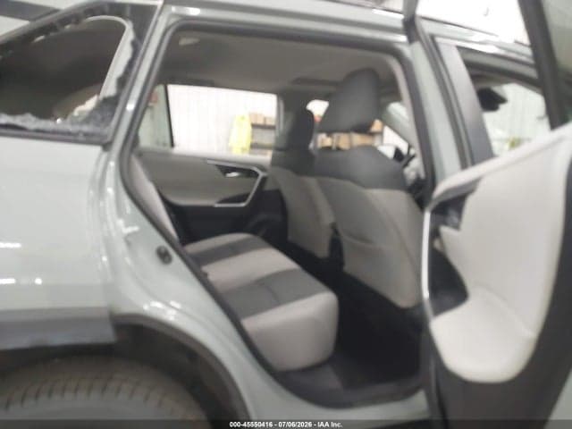 2021 TOYOTA RAV4 XLE 8