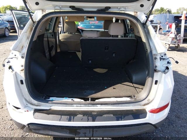 2017 HYUNDAI TUCSON SE 19