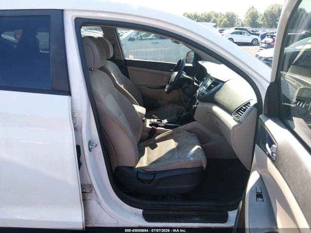 2017 HYUNDAI TUCSON SE 5