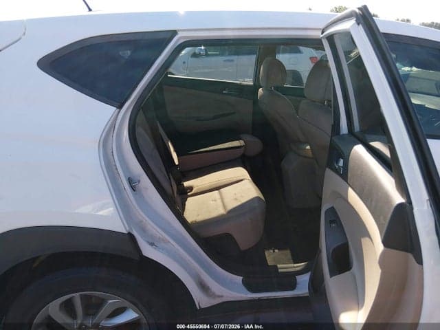 2017 HYUNDAI TUCSON SE 8