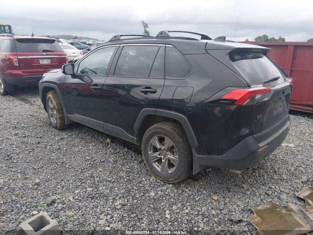 2025 TOYOTA RAV4 XLE 3