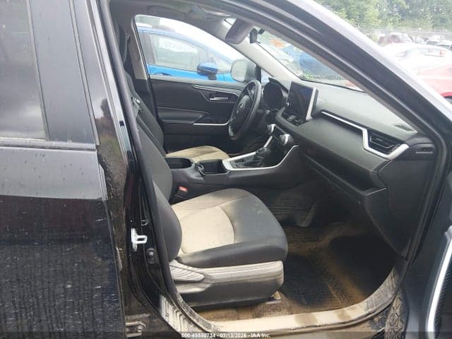 2025 TOYOTA RAV4 XLE 5