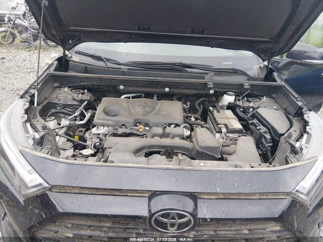 2025 TOYOTA RAV4 XLE 10