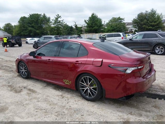 2021 TOYOTA CAMRY XLE AWD 3