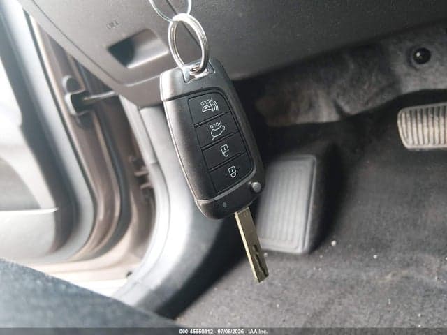 2019 HYUNDAI SANTA FE SE 11