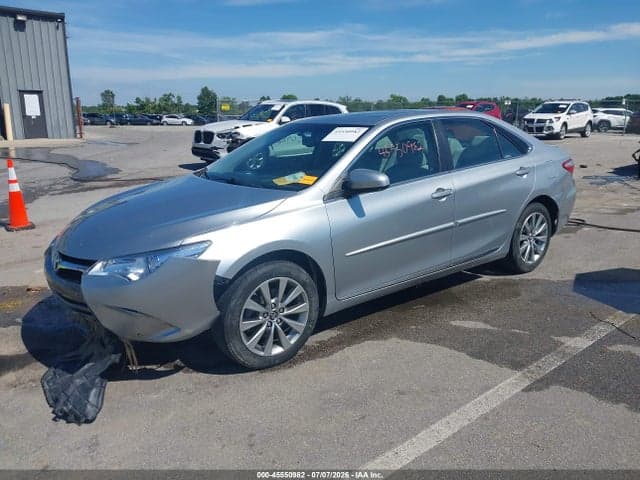 2017 TOYOTA CAMRY XLE 2
