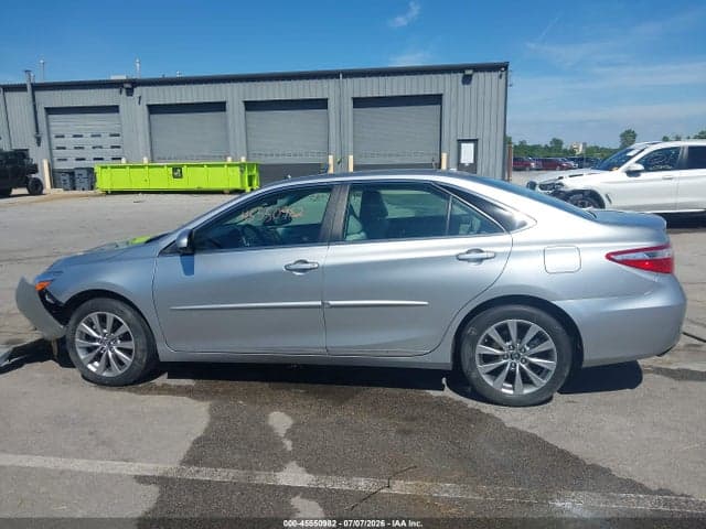 2017 TOYOTA CAMRY XLE 14