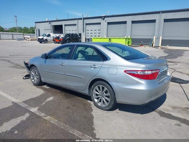 2017 TOYOTA CAMRY XLE 3