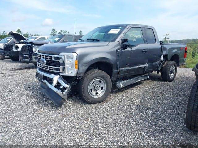 2023 FORD F-250 XLT 2