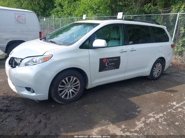 2017 TOYOTA SIENNA XLE 8 PASSENGER 2