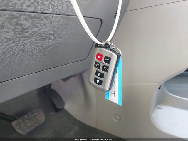 2017 TOYOTA SIENNA XLE 8 PASSENGER 11