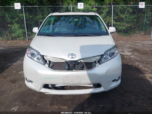 2017 TOYOTA SIENNA XLE 8 PASSENGER 12