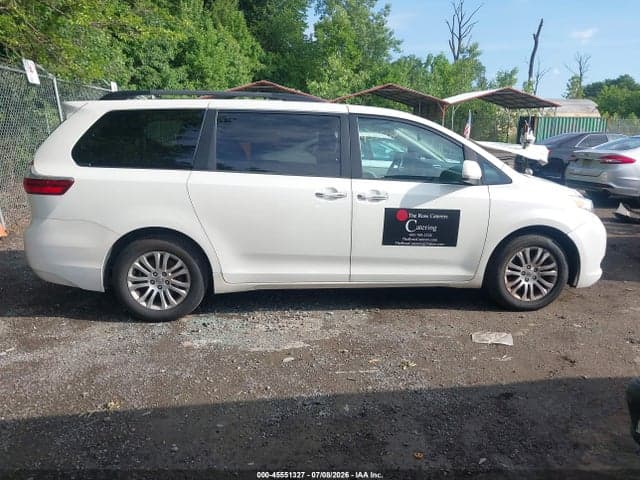 2017 TOYOTA SIENNA XLE 8 PASSENGER 13
