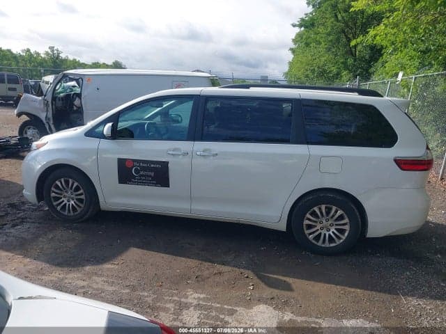 2017 TOYOTA SIENNA XLE 8 PASSENGER 14