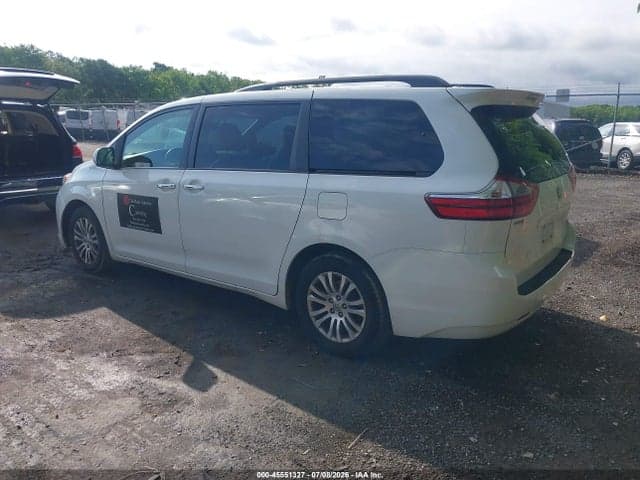 2017 TOYOTA SIENNA XLE 8 PASSENGER 3