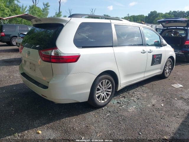 2017 TOYOTA SIENNA XLE 8 PASSENGER 4