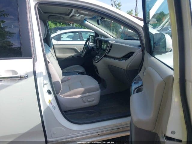2017 TOYOTA SIENNA XLE 8 PASSENGER 5