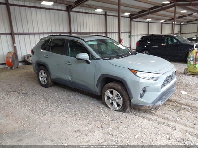 2020 TOYOTA RAV4 XLE 1